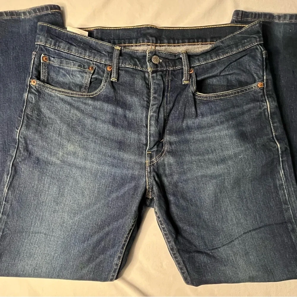 Levi's Relaxed Fit Medium Blue Jeans